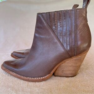 JEFFREY CAMPBELL ANKLE BOOTIES TAUPE SNIP TOE COWBOY STACKED HEEL LEATHER SIZE 7